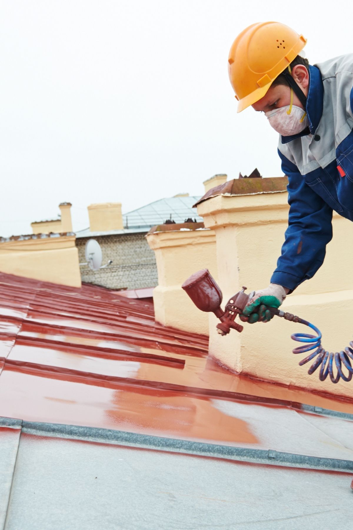 Travaux de peinture extérieure sur toit commercial à Sainte-Julie